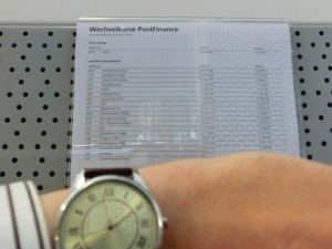 In Landquart wurde in eine Erdgeschoßwohnung eingebrochen. Die Unbekannten ließen Bargeld und Uhren mitgehen.
