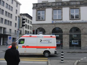 Beim brutalen Raub wurde das Opfer verletzt und mußte ins Kantonsspital Chur gebracht worden, berichtet die Kapo Graubünden (Archivfoto: Spital24.ch) Beim brutalen Raub wurde das Opfer verletzt und mußte ins Kantonsspital Chur gebracht worden, berichtet die Kapo Graubünden (Archivfoto: Spital24.ch)