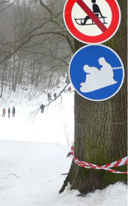 Nachtschlitteln in Sarn: Beginn bei Einbruch der Dämmerung (Symbolbild: Schlittlen in Hamburg) Nachtschlitteln in Sarn: Beginn bei Einbruch der Dämmerung (Symbolbild: Schlittlen in Hamburg)