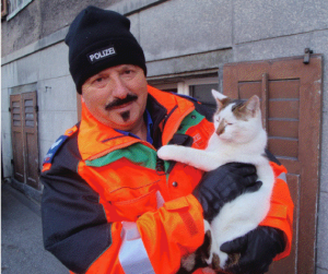 Katzenrettung Büsirettung durch die Stadtpolizei Chur (Foto: Stapo)