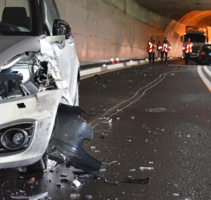 Unfall Zillis Unfall im Wägerhaus-Tunnel in Zillis (Polizeifoto: Kapo Graubünden)