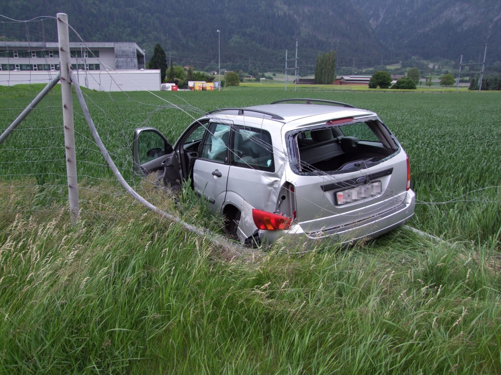 Polizeifoto Unfall Ems / A13: Kapo Graubünden