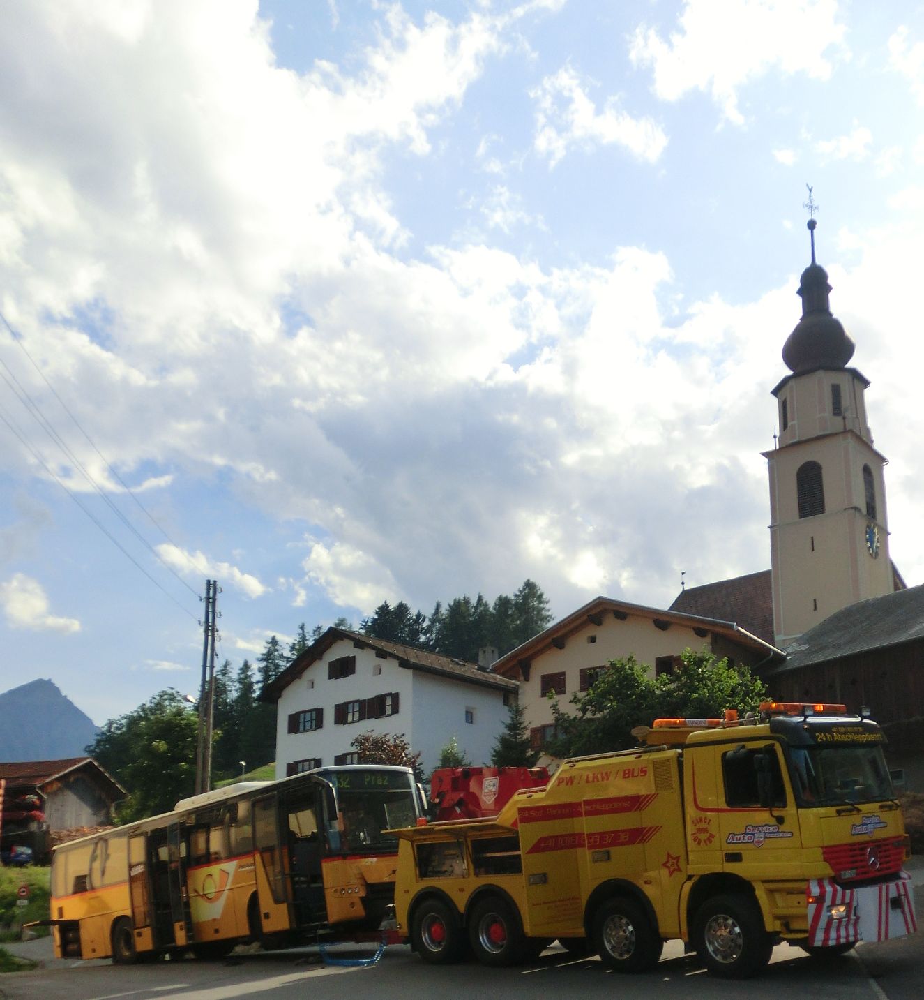 Feuerwehreinsatz in Sarn (Foto: Domlschg24.ch)