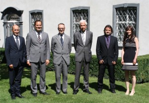 von links: Eugen Arpagaus (Amt für Wirtschaft und Tourismus), Grossrat Allessandro Della Vedova, Sonderbotschafter Hans Jakob Roth, Kanzleidirektor Claudio Riesen, Grossrat Maurizio Michael, Bianca Battaglia (Standeskanzlei) Besuch_Roth_klein