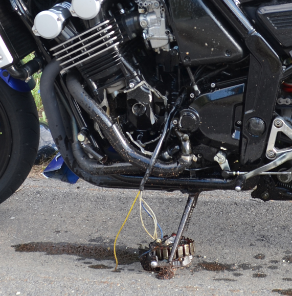 die Kurbelwelle durchschlug das Motorgehäuse, berichtet die Kantonspolizei (Foto: Kapo GR)