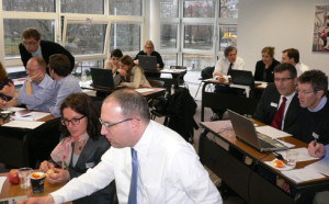 Compliance-Spezialistinnen und -Spezialisten der Schweiz testen die Rechnersimulation auf Herz und Nieren.