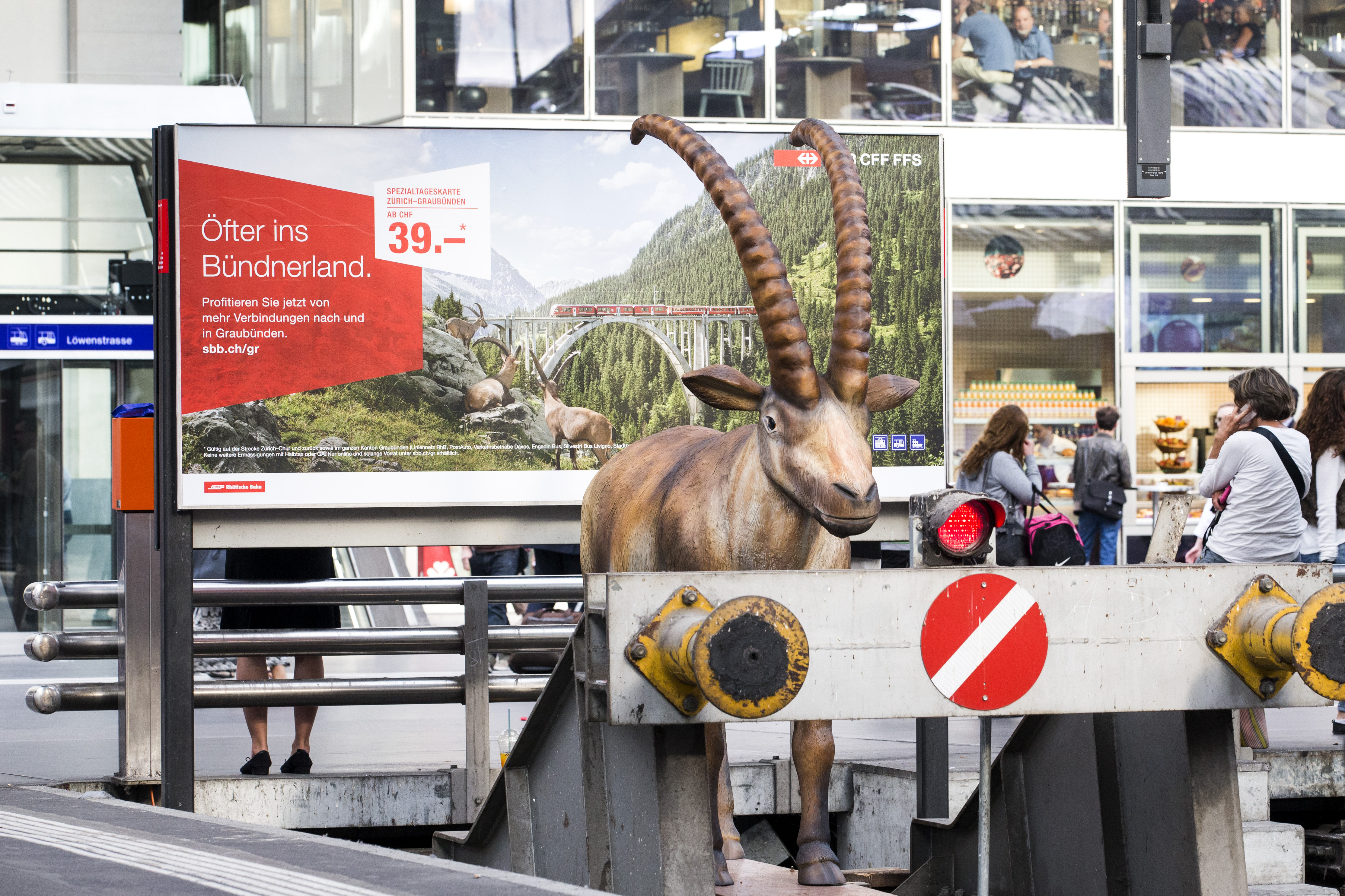 Neue Verbindungen zwischen Zürich und Graubünden – Bündner Steinbock im Zürcher Hauptbahnhof