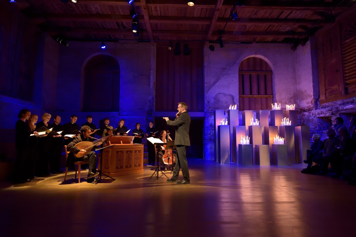 „STABAT MATER“ IM KERZENSCHEIN
