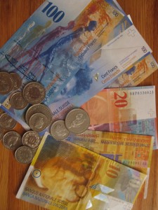 Enkeltrickbetrügerin wollte grösseren Betrag von Geld erbeuten. (Symbolbild)