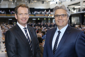 Peter Fanconi (Bankpräsident) und Alois Vinzens (CEO) hielten Ansprachen. (Bild: GKB)