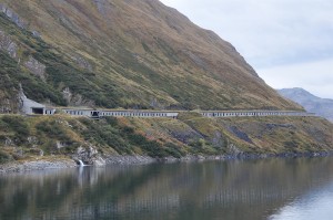 Lukmanierstrasse, Abschnitt Lawinengalerie Scopi 1 + 2. (Foto: Standeskanzlei Graubünden)