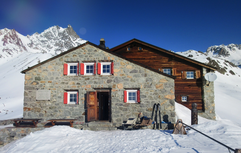 Aufwändige Erneuerung der Es-cha-Hütte in Zuoz
