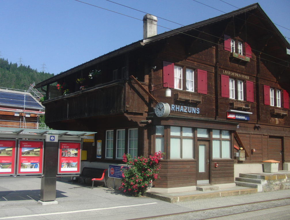 Der Bahnhof Rhäzüns vor dem Umbau hatte wahrscheinlich noch keine Überwachungstechnik (Archivfoto: DZ)