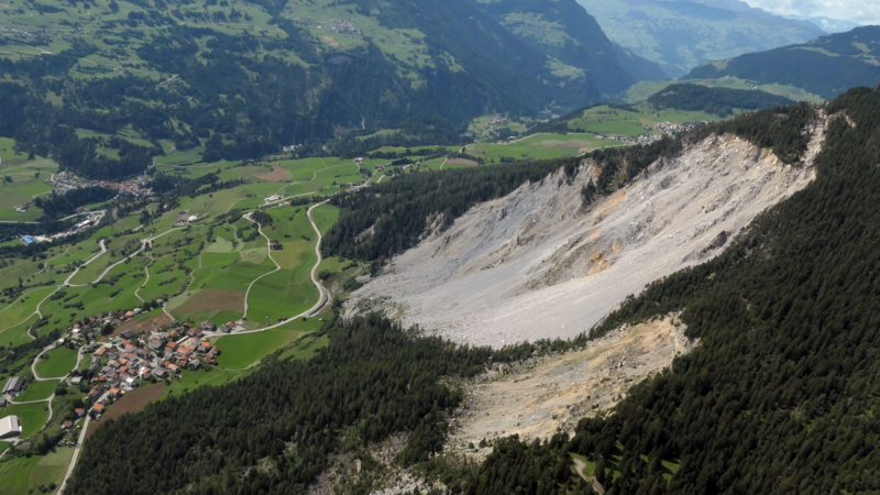 Bergsturz-Gefahr in Brienz  +++ Rutschung 6 Meter am  Berg und 1,2 Meter im Dorf +++ Über 4 Mio Gelder für Untersuchung