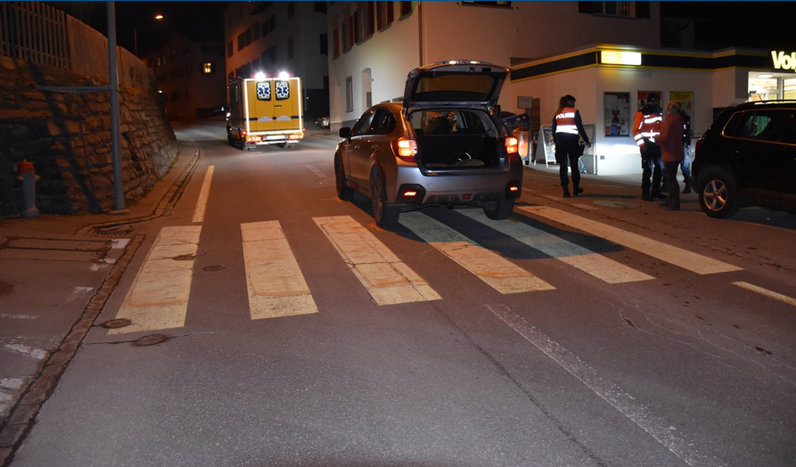 Trin: Frau (76) auf Fußgängerstreifen von Autolenker (81) frontal erfaßt +++ Rega im Einsatz