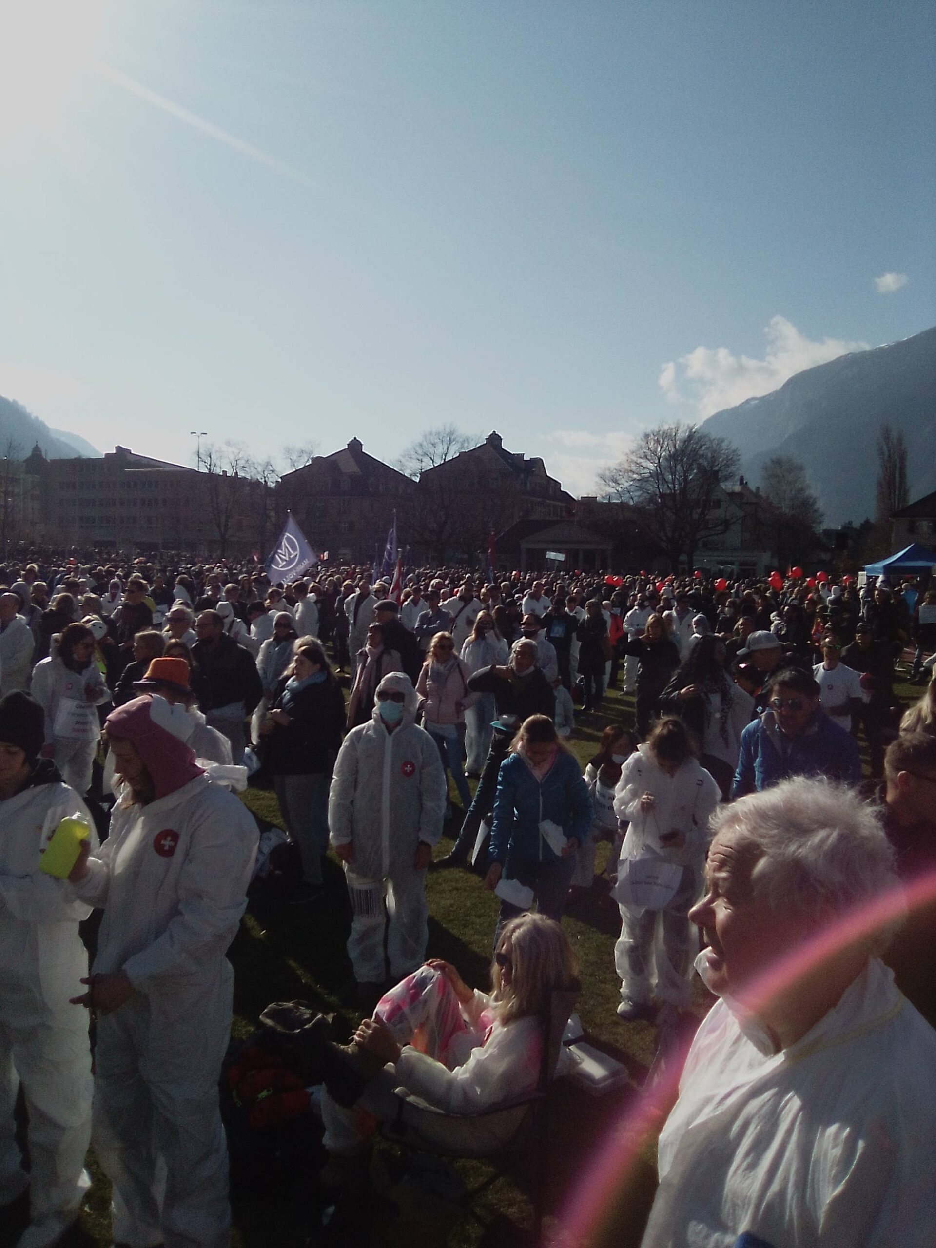 Foto-Eindrücke Corona-Demo in Chur (Teil 2: Zurück auf der Quaderwiese)