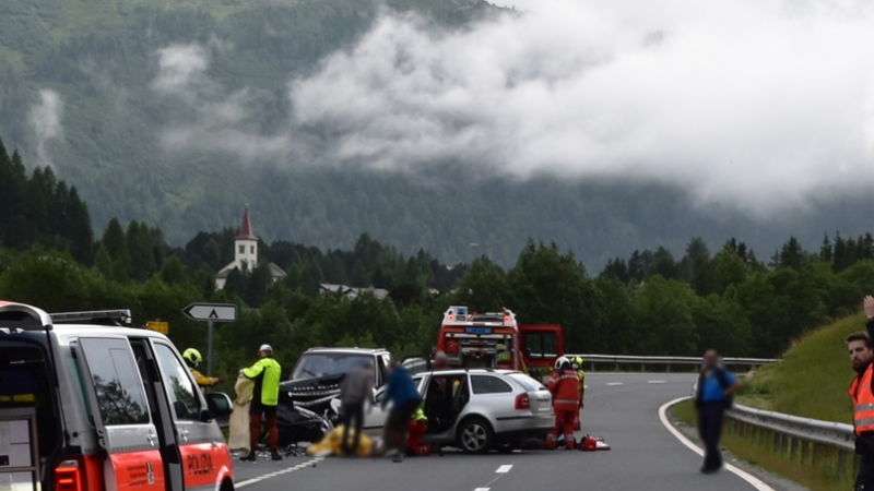 Unfall in Maloja: Tödlicher Frontalzusammenstoß +++ Rega im Einsatz +++ 4 Verletzte