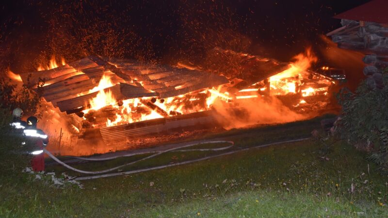 Stallbrände in St. Antönien-Chüeschärmen