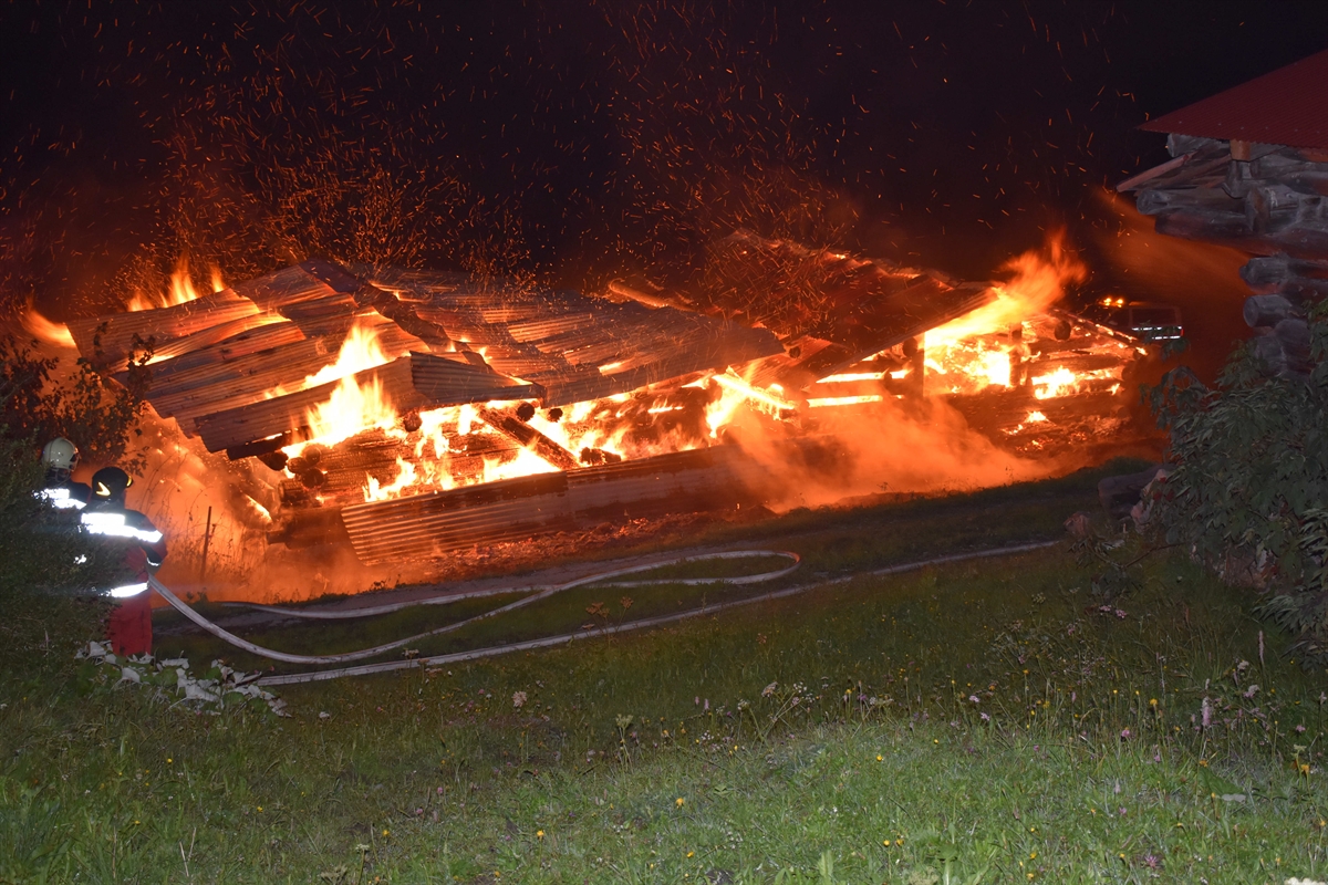 Stallbrände in St. Antönien-Chüeschärmen