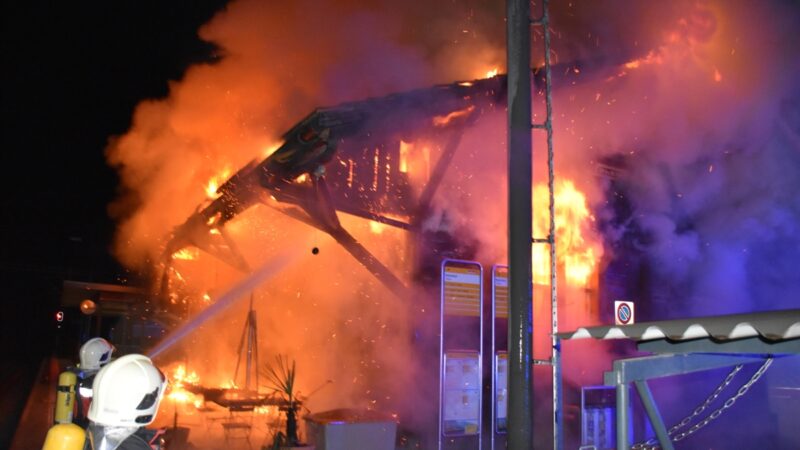 Brand Bahnhof Schiers: Großaufgebot der Feuerwehr im Einsatz