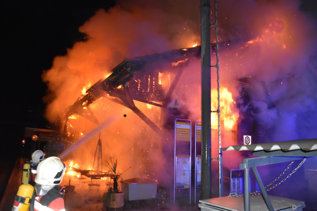 Brand Bahnhof Schiers: Großaufgebot der Feuerwehr im Einsatz