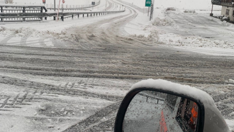 Verkehrschaos zwischen Thusis und San Bernardino +++ Viele noch mit Sommerpnö unterwegs