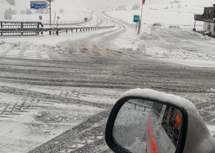 Verkehrschaos zwischen Thusis und San Bernardino +++ Viele noch mit Sommerpnö unterwegs
