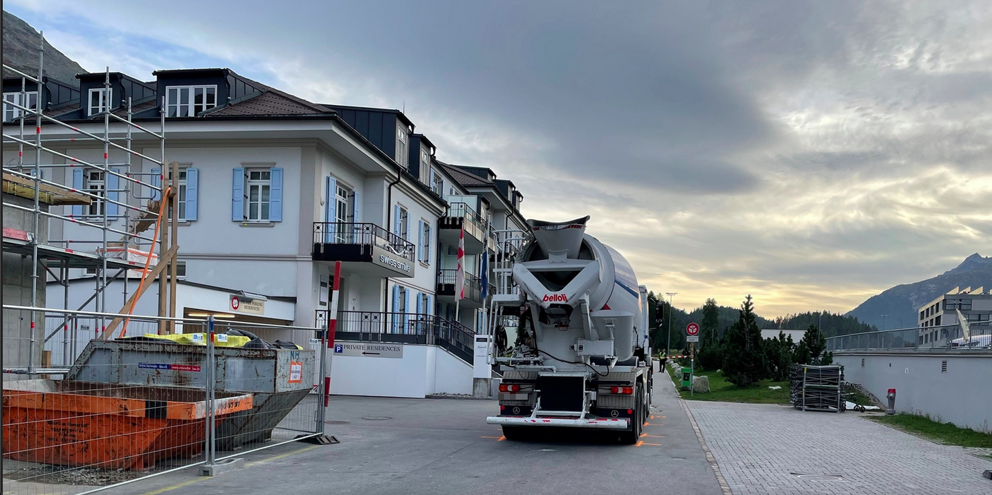 St. Moritz: Tod vor Luxushotel Kempinski – Frau von Lastwagen überrollt – Zeugenaufruf