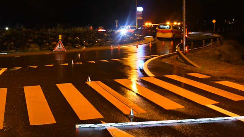 Thusis:  Unfall in Kreisel – Selbstkollision mit Polizeiauto
