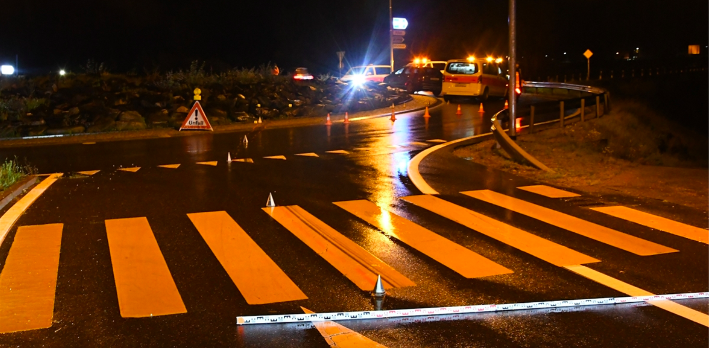 Thusis:  Unfall in Kreisel – Selbstkollision mit Polizeiauto
