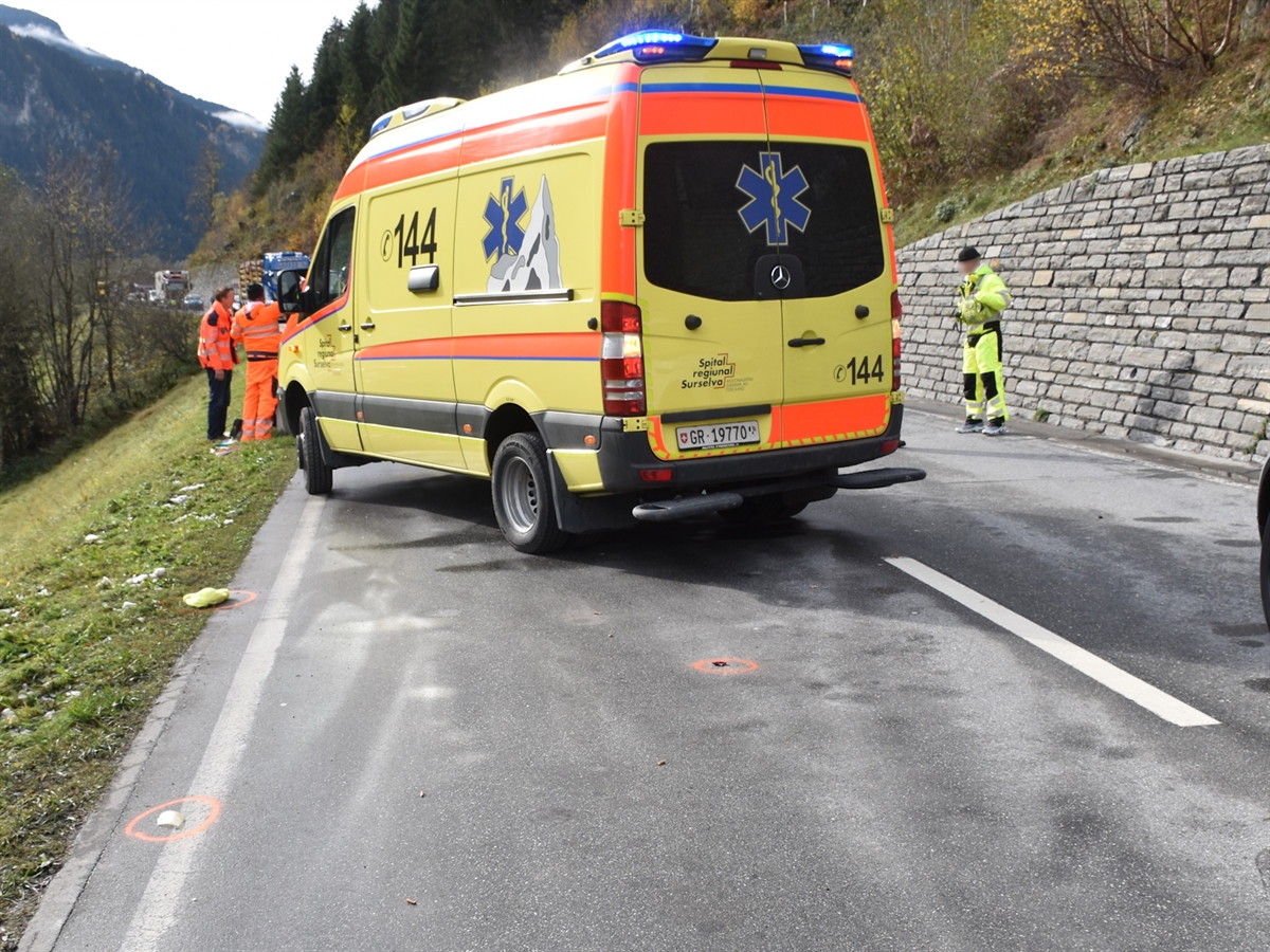 Waltensburg/Vuorz: Verkehrsdienstspezialist schwer verletzt – Wichter Zeuge oder Zeugin gesucht