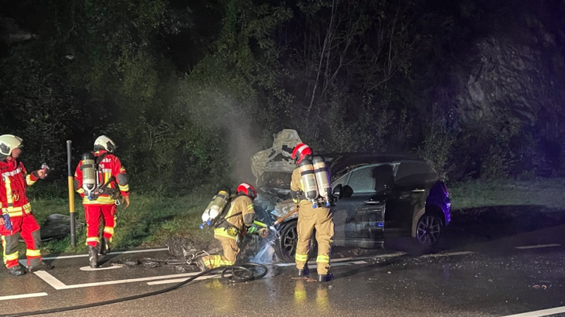 Trin: Feuerwehreinsatz wegen Fahrzeugbrand