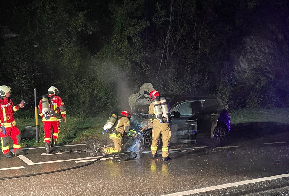 Trin: Feuerwehreinsatz wegen Fahrzeugbrand