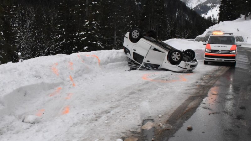 Zuoz und Davos: Je ein Totalschaden bei Verkehrsunfall