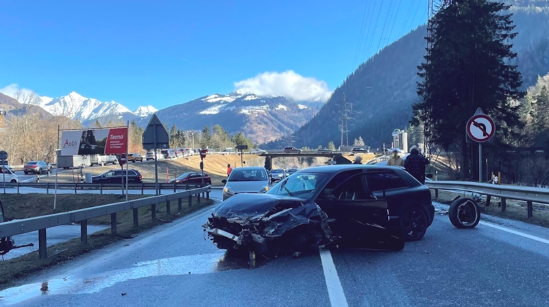 Unfall Seewis-Pardisla: Heftige frontal-seitliche Kollision