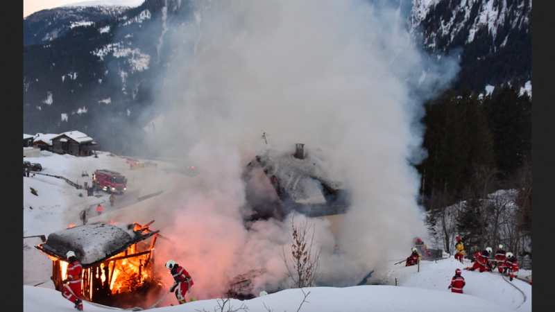 Brand in Tschappina: Haus und Stall brennen ab
