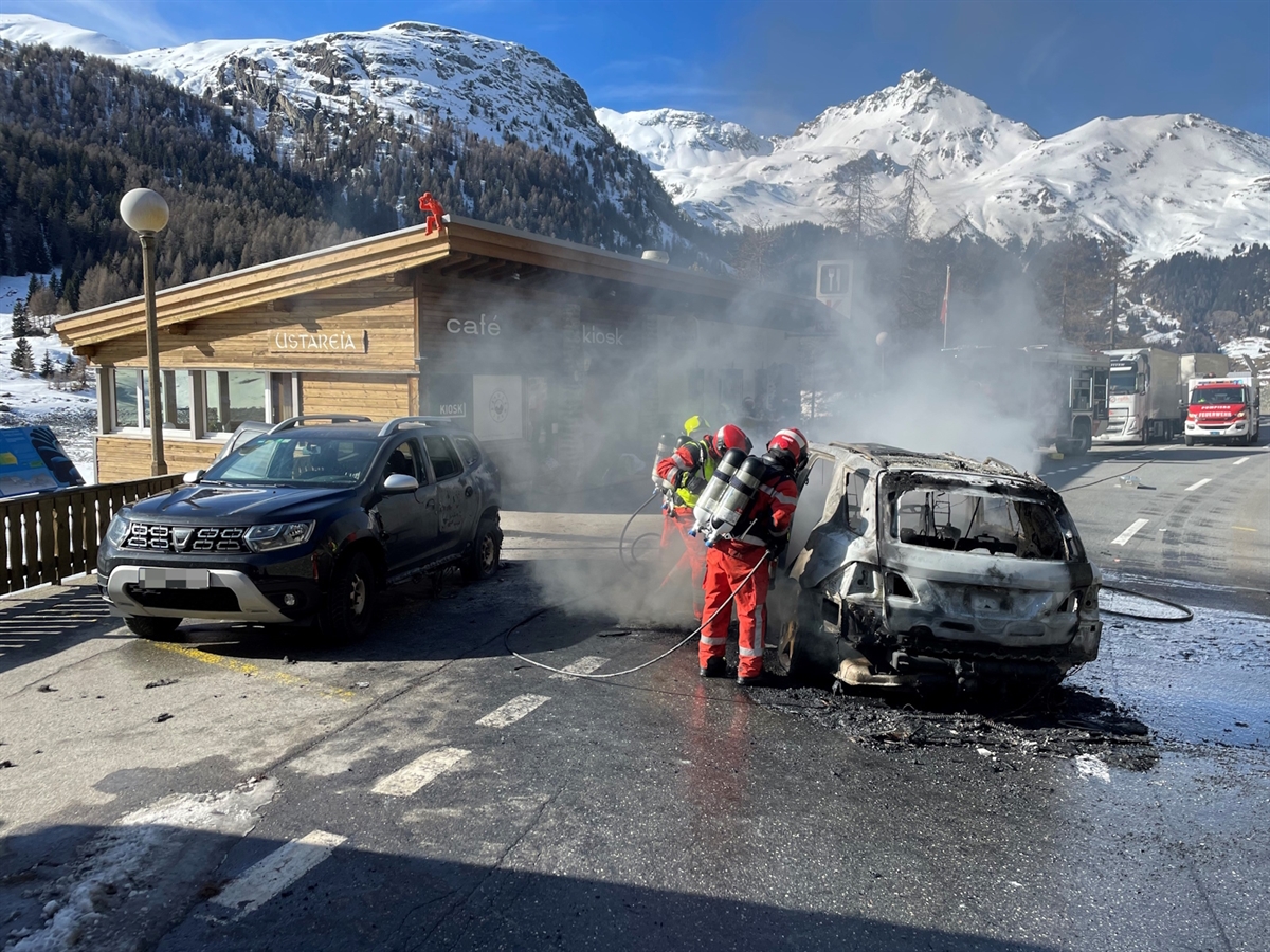 Marmorera: Zwei Fahrzeuge bei Brand beschädigt
