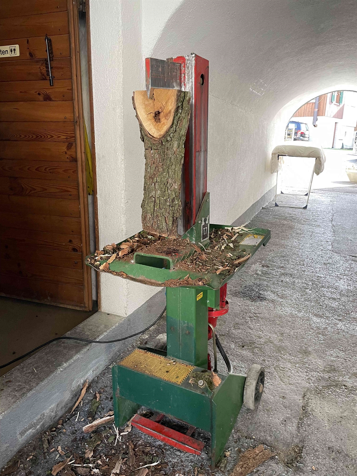 Arbeitsunfall mit Spaltmaschine in Fläsch