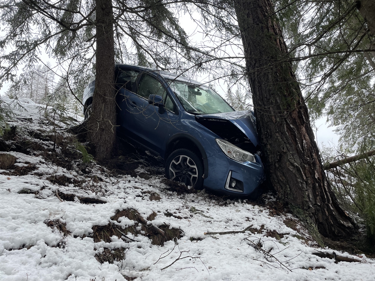 Davos-Wiesen: Passanten bemerkten Radspuren im Schnee +++ Frau (82) stürzt mit Auto Böschung hinunter