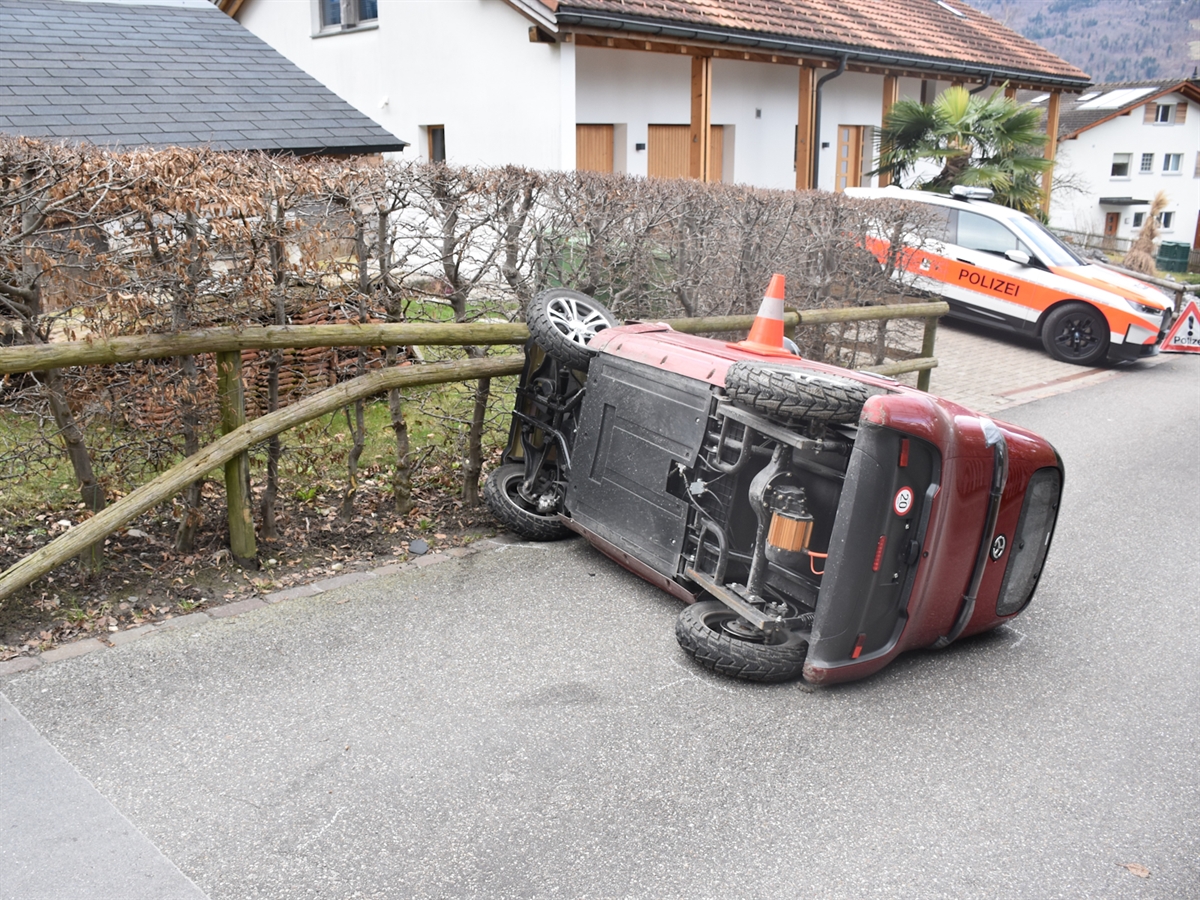Igis: Frau kippt mit Seniorenfahrzeug