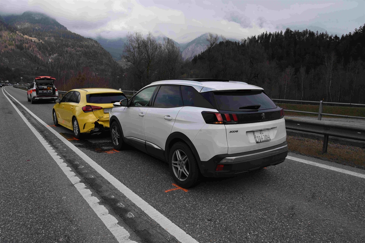 Im Kolonnenverehr aufgefahren – Kollision auf A13 bei Bonaduz: Verletzte und in der Unfall-Folge großer Stau