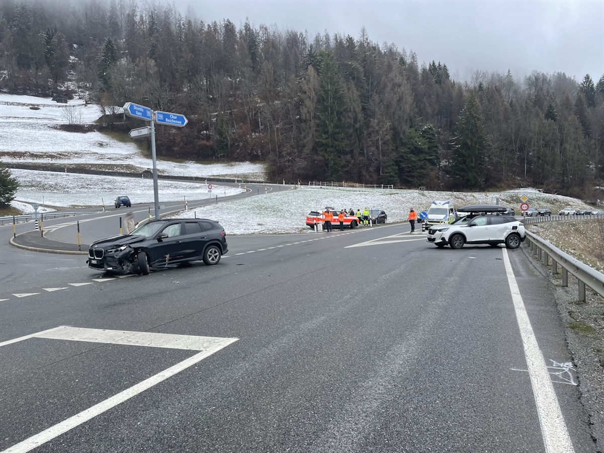 Unfall auf Kreuzung in Trin