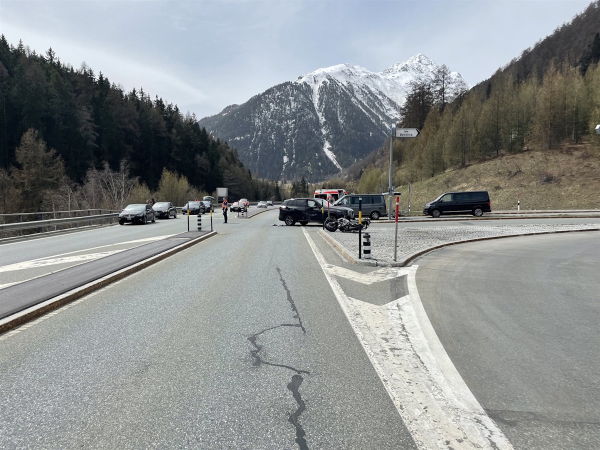 Lavin: Automobilist übersieht Motorradfahrer