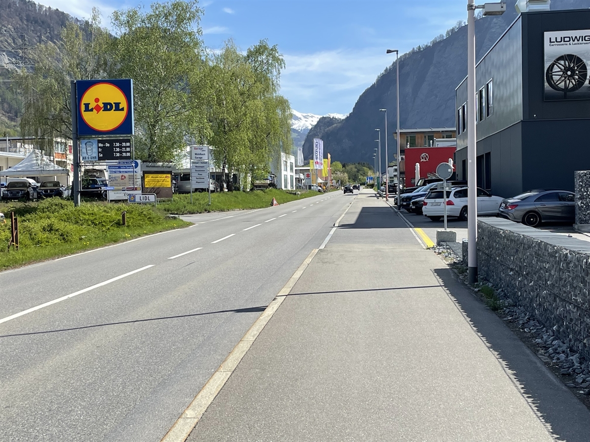 Landquart: Kollision auf Trottoir – Rennvelofahrer stößt mit Fußgänger zusammen