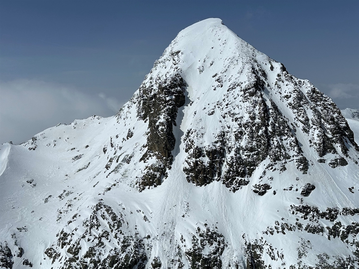 Mulegns: Alpinist am Piz Platta abgestürzt – Schneewechte löst sich und reißt Mann auf 3.250 Meter