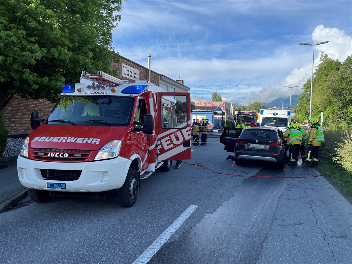 Prättigau: Unfall an der Industriestraße in Malans: 2 verletzte Frauen, 1 Totalschaden und 20.000 Fr. Sachschaden