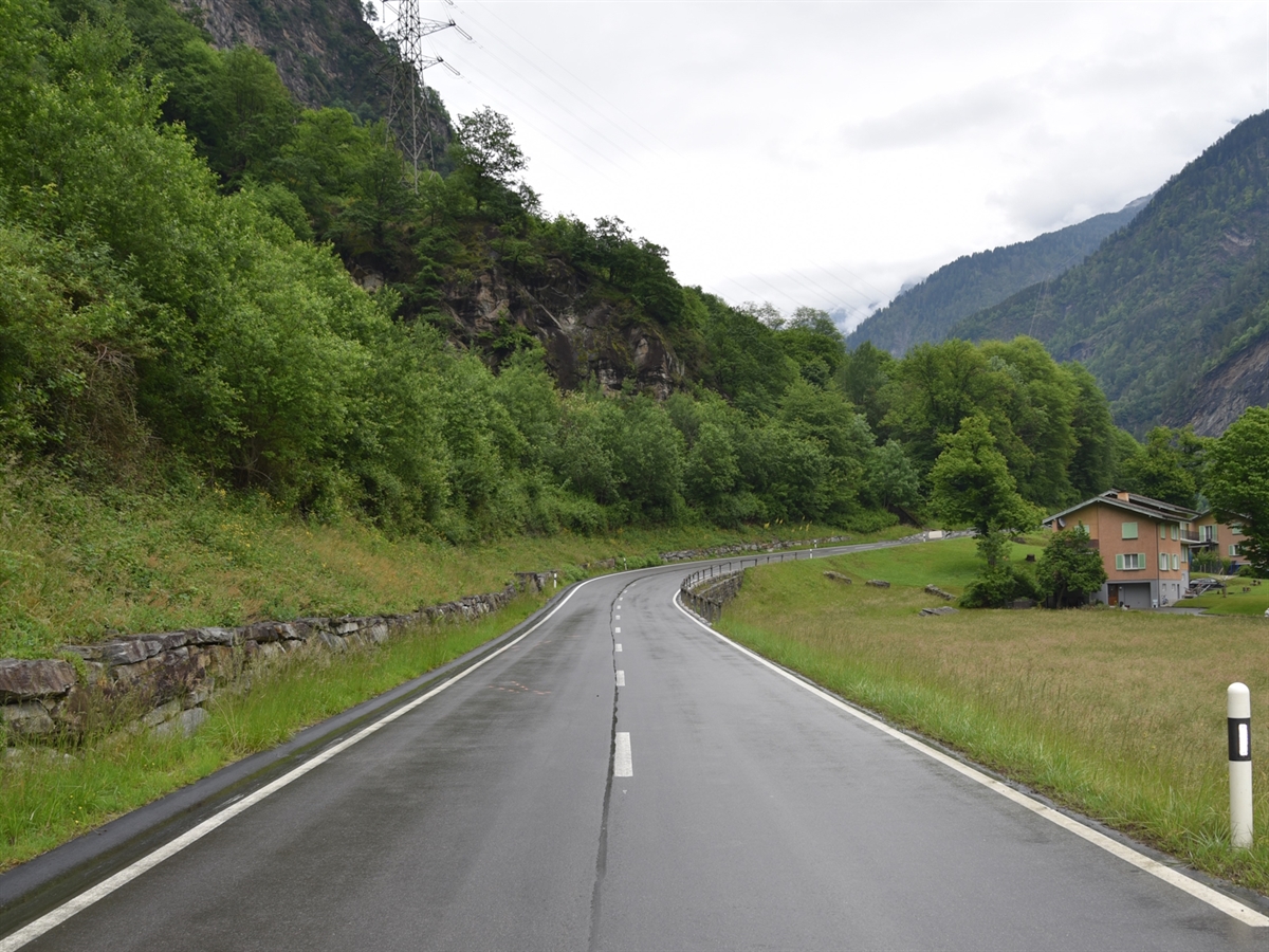 Lostallo: Selbstunfall mit Motorrad auf der Hauptstraße in Cabbiolo