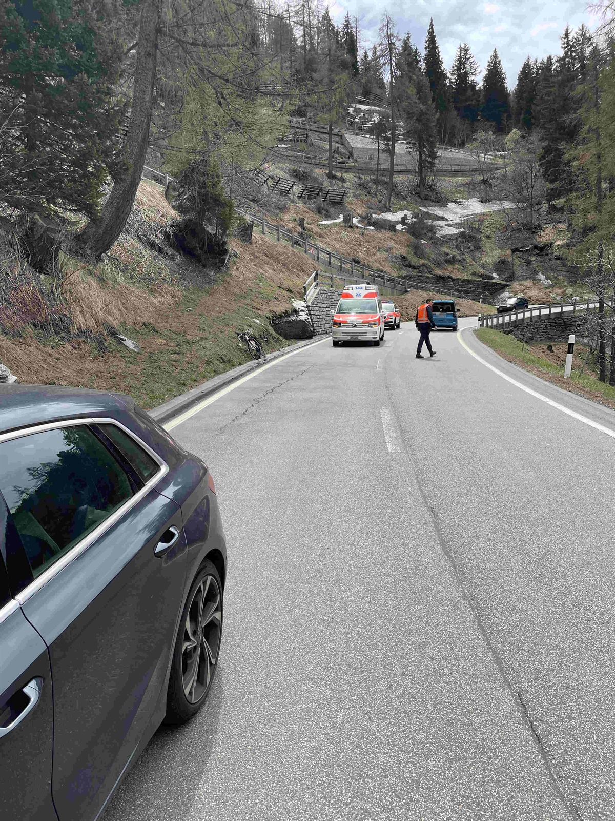 Maloja: Verkehrsunfall zwischen Auto und Velo