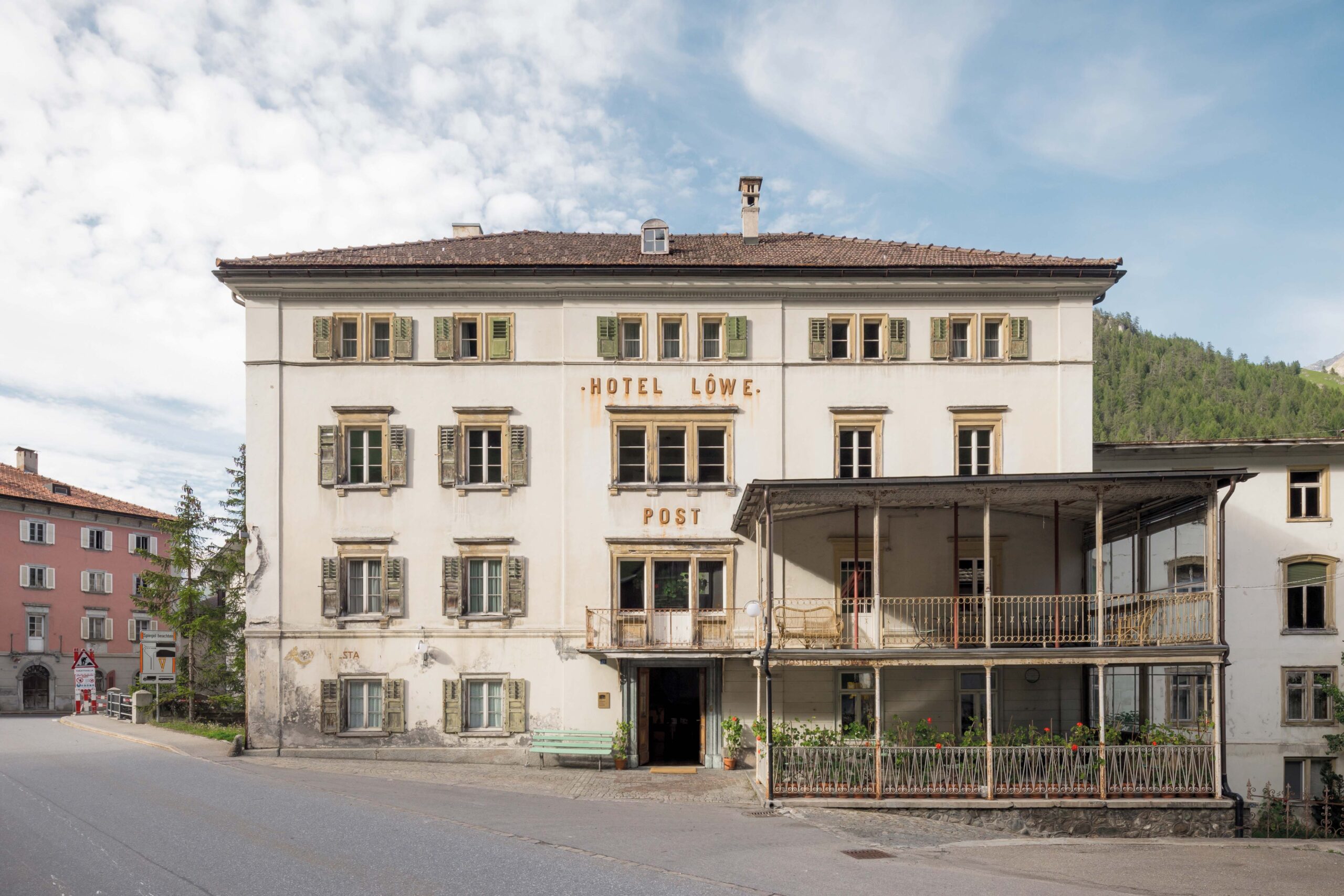 Das Post Hotel Löwe in Mulegns im Kanton Graubünden feiert seine Eröffnung