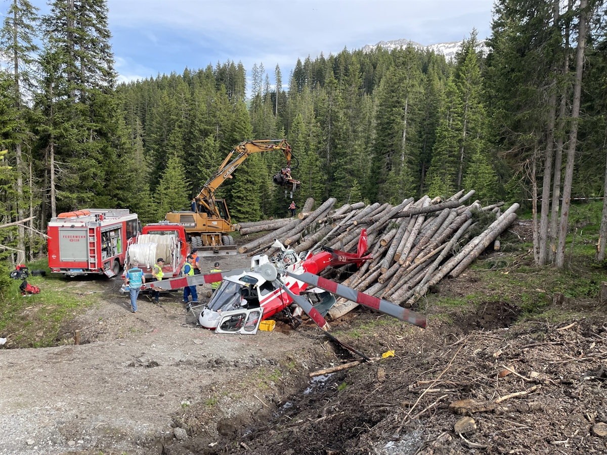 Conters im Prättigau: Helikopter bei Baum-Ernte abgestürzt